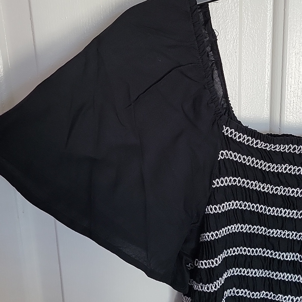 Women's black and white short sleeved shirt by SO, large. NWT. - Picture 4 of 8